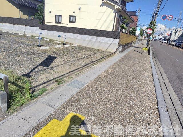 ６３１３６　岐阜市加納城南通土地の外観