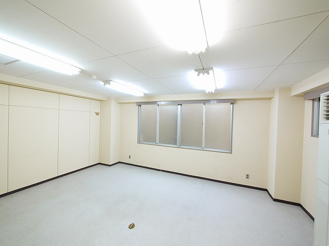 千曲ビルの居間・リビング