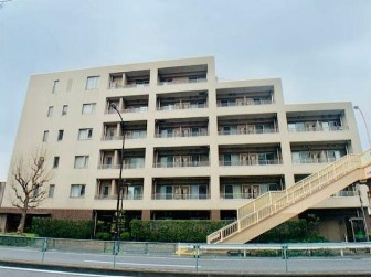 【外観】 | プレミアコート桜台 | 鉄筋コンクリート造のがっちりとした建物。