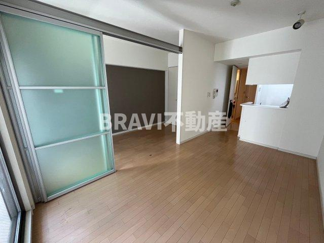 セイワパレス大手前西　BRAVI不動産の居間・リビング|【セイワパレス大手前西】おしゃれな居間です