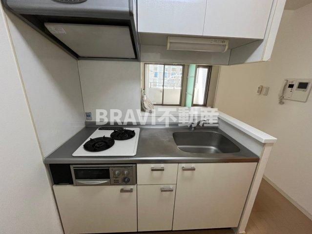 セイワパレス大手前西　BRAVI不動産のキッチン|【セイワパレス大手前西】コンパクトなキッチンで掃除もラクラク