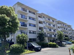 グリーンヒル東箕面4号棟の外観