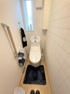 【トイレ】 | 東久留米市中央町4丁目　中古戸建 | 二階のトイレです。