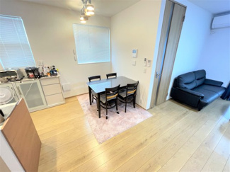 【居間・リビング】 | 東久留米市中央町4丁目　中古戸建 | エアコンとカーテンはそのままお使いいただけます。