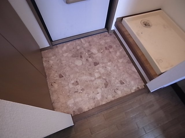 神戸市須磨区北町３丁目のアパートの玄関