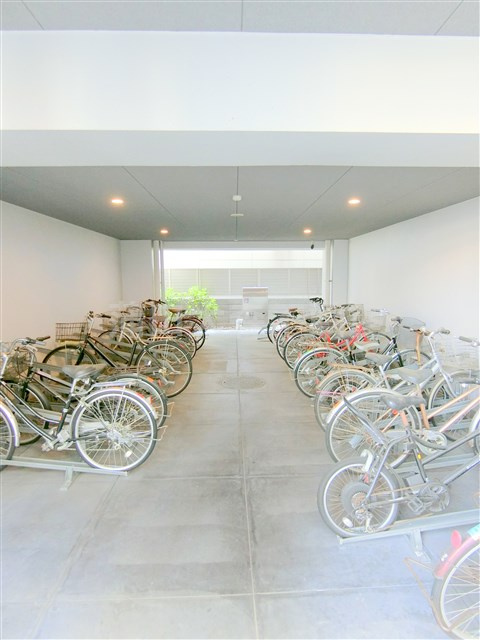 スカイコート蒲田ガーデンのその他共用部分|屋根付きラック式の駐輪場