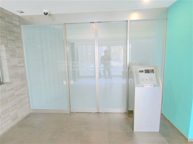 スカイコート蒲田ガーデンのエントランス|防犯カメラTVモニター付オートロック宅配BOXメールBOX管理人室