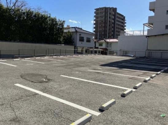 Le Grandeur阿賀中央の駐車場