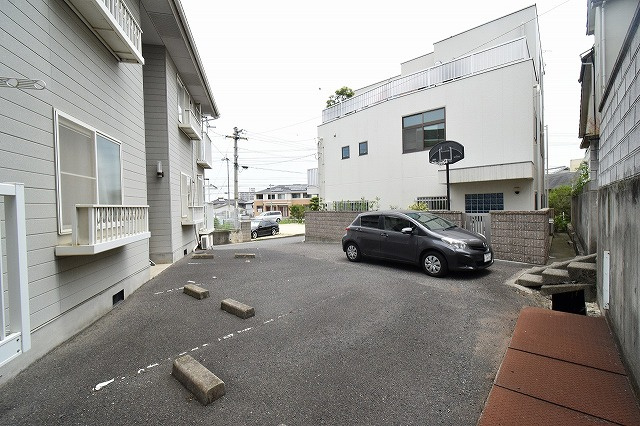 香西西町アパートの駐車場