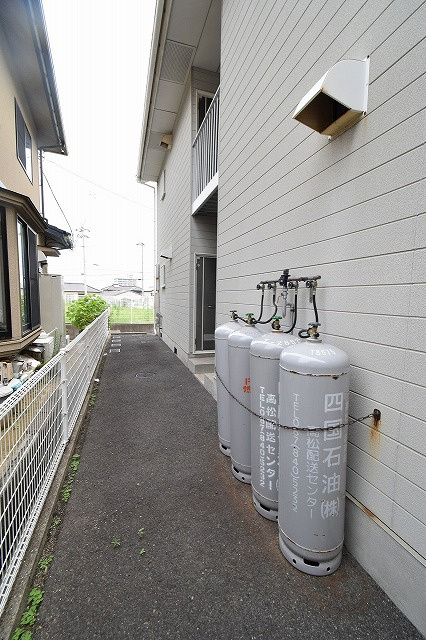 香西西町アパートの周辺