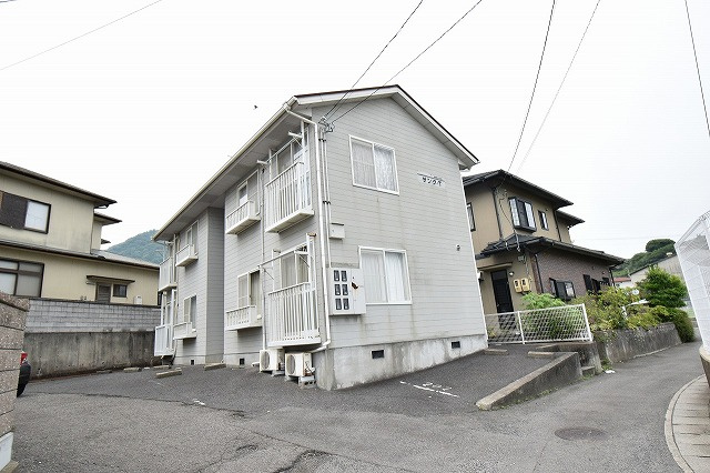 香西西町アパートの外観
