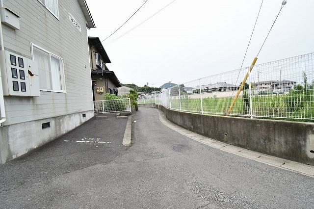 香西西町アパートの周辺