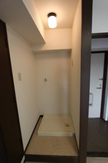 【設備】 | 第十三ショーケービル | 洗濯機置場
※お部屋写真は参考です