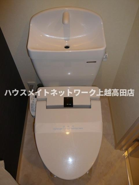 プリヨン高田のトイレ|温水洗浄暖房便座