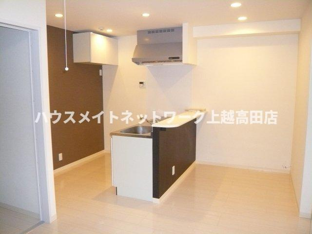 プリヨン高田の居間・リビング|LDK12.7帖