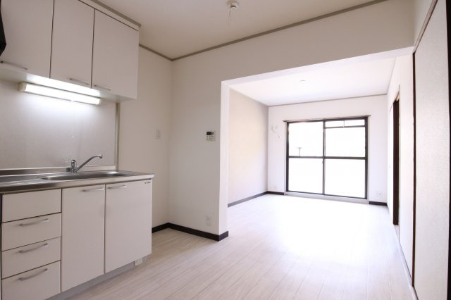 グリーン北塩屋の居間・リビング