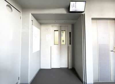 【その他共用部分】 | シャルマンコーポ伏見向島 | もちろん、エレベーターも完備されています。防犯カメラも付いているので安心です。