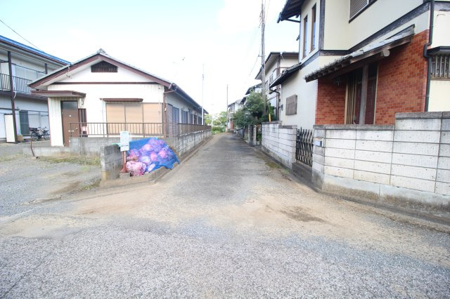 坂戸市片柳　建築条件なし売地　東武東上線『北坂戸駅』徒歩7分　【片柳小学区】の前面道路含む現地写真