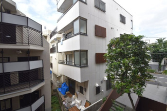 【展望】 | 眼前に広がる空の雄大さと、このお部屋の自慢の一つである「眺望」をご覧ください。毎日、この景色を独り占めできる新生活に夢が広がります。～即日のご見学可能～　お問合せはお気軽にどうぞ。
