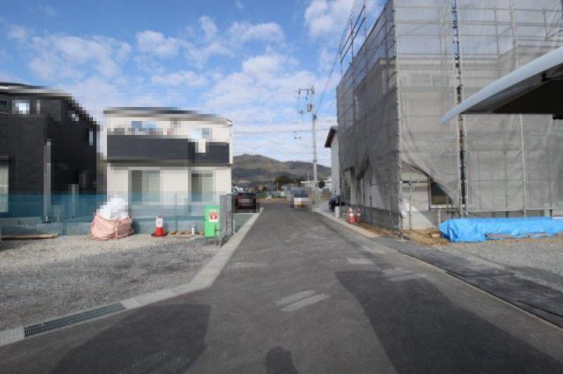 土佐市蓮池　新築戸建　１号棟　【3期2棟】（全2区画）の前面道路含む現地写真