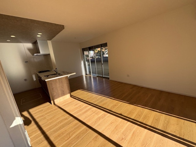 【居間・リビング】 | 神戸市西区秋葉台2丁目　新築戸建　仲介手数料無料！ | 使いやすいリビングです