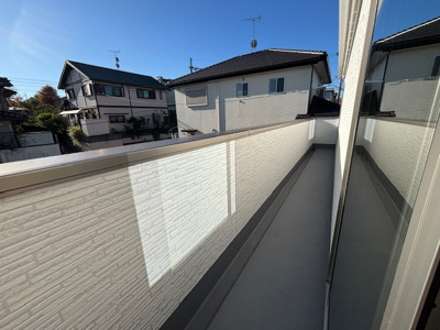 【バルコニー】 | 神戸市西区秋葉台2丁目　新築戸建　仲介手数料無料！ | 開放的で明るい空間を演出してくれるバルコニーです