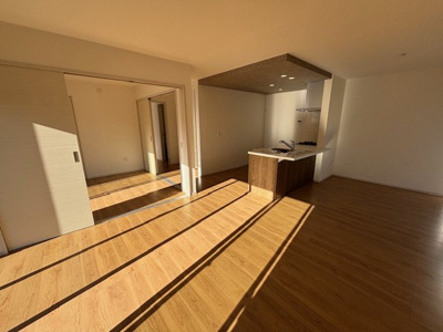 【居間・リビング】 | 神戸市西区秋葉台2丁目　新築戸建　仲介手数料無料！ | こちらのリビングで趣味の時間をお楽しみください