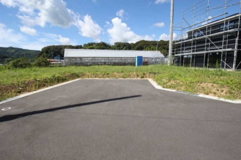 土佐市蓮池　建築条件なし　売土地　7号地　新造成地（全8区画）の前面道路含む現地写真
