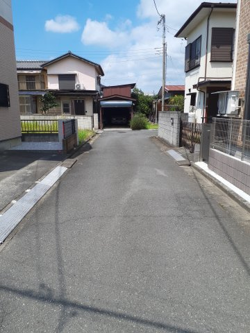 『吹上駅』南口13分・大芦小学校10分圏内の住宅用地の前面道路含む現地写真|対象地の接道の東方向から、対象地の接道部分を撮影
