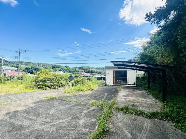 秦野市名古木　敷地271坪住友林業施工の大型中古住宅の駐車場