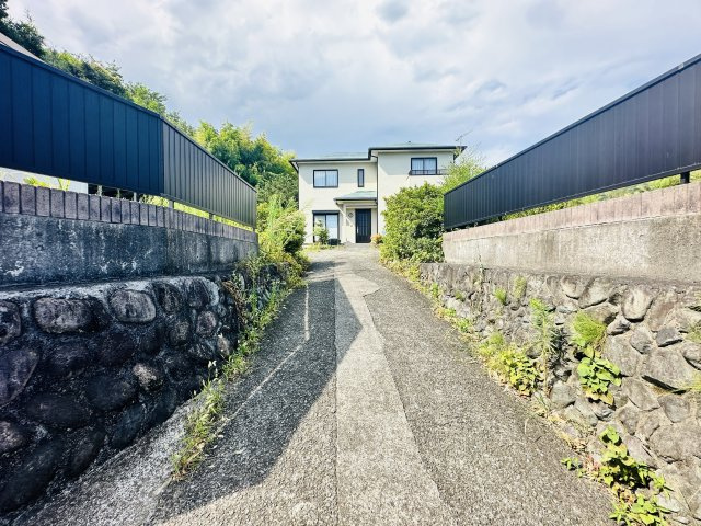 秦野市名古木　敷地271坪住友林業施工の大型中古住宅の外観