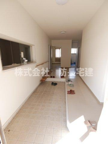 はぐるま座貸事務所の玄関|きれいな玄関です