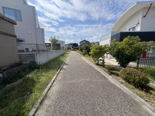 知立市新林町店舗1Fの庭