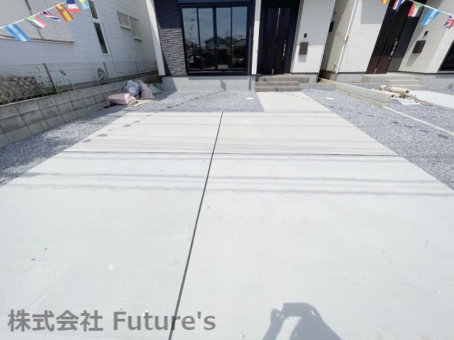 吉川市中野　新築戸建　全2棟　1号棟の駐車場|カースペース並列2台駐車可能