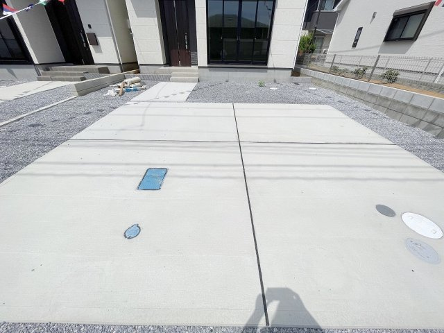 吉川市中野　新築戸建　全2棟　2号棟の駐車場|カースペース並列2台駐車可能