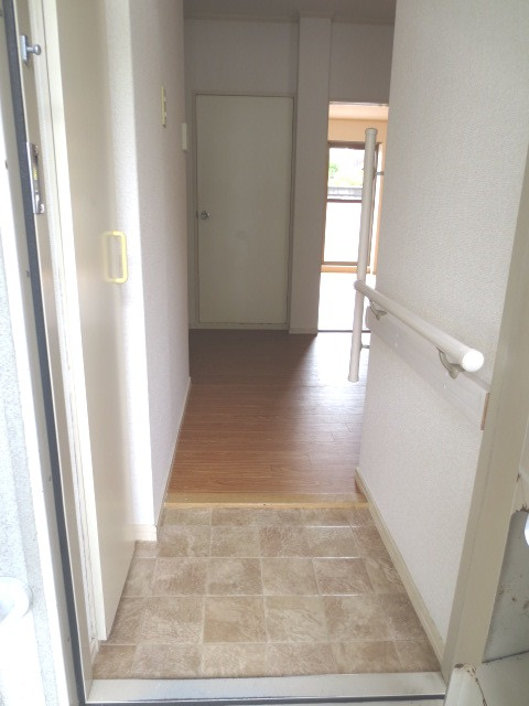 クレールコートA棟の玄関