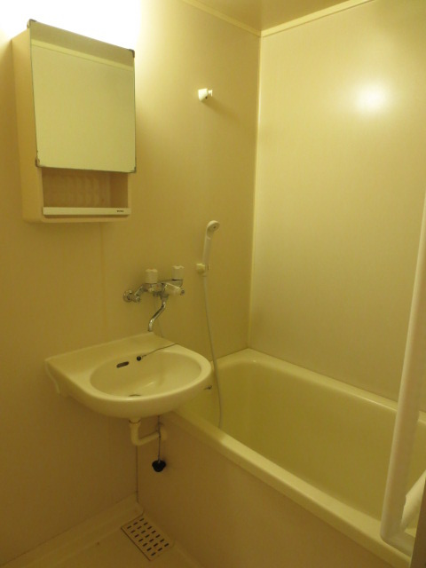 クレールコートA棟の浴室