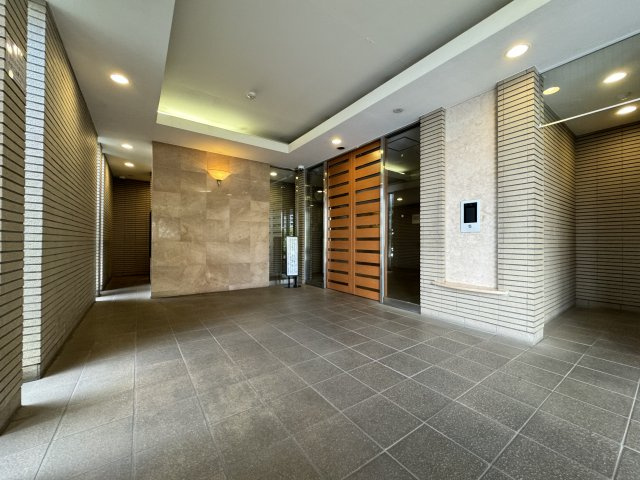 キャナルパーク東京ベイのその他共用部分|タイル貼りの高級感のあるエントランスです♪