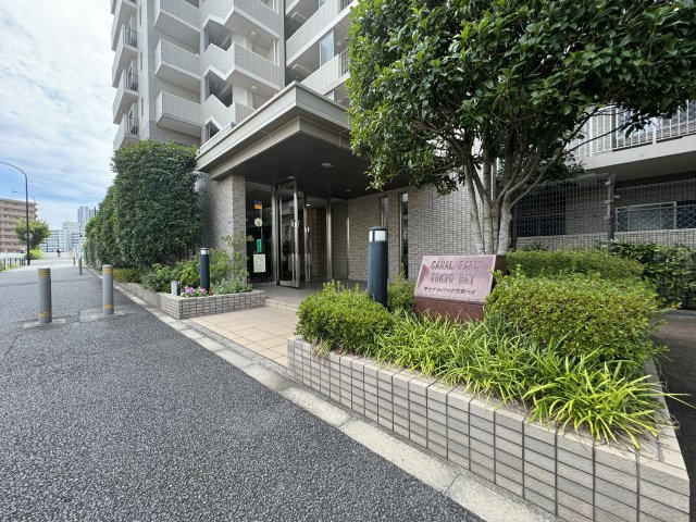 キャナルパーク東京ベイの外観|高級感のあるエントランスです♪
