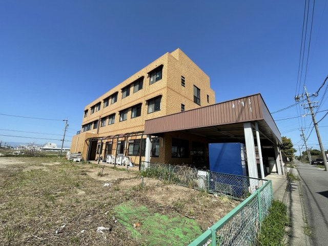 【外観】 | 一宮市萩原町　売元社員寮 | 一宮市萩原町にある。　元社員寮として使われていた物件です！！
もう一度一から建築すると考えるとお手頃な価格です！