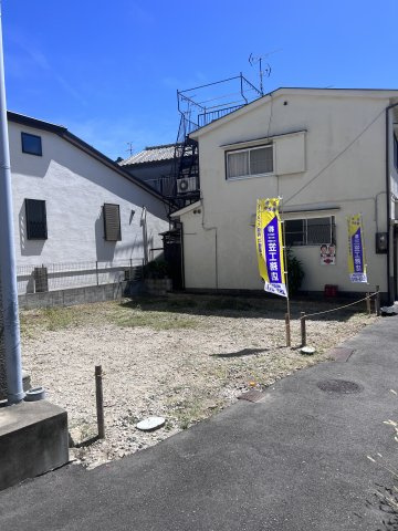 【建築条件付き土地】グラッド・タウン諏訪１丁目の前面道路含む現地写真|開放感ある土地！後ろの建物も低く、開放感あります！