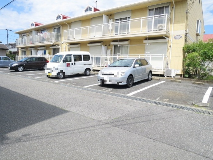 ドミールヴィレッジ Ⅰの駐車場|駐車場