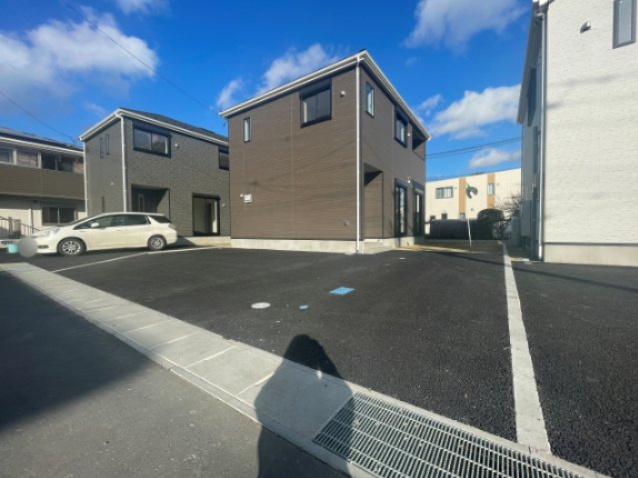 郡山市昭和第8　Cradle garden　全10棟の駐車場|カースペースは広々3台！（車種による）