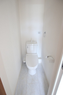 温水洗浄機能付き便座　２Fのトイレです。