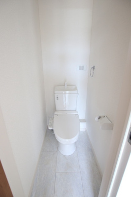 温水洗浄機能付き便座　２Fのトイレです。