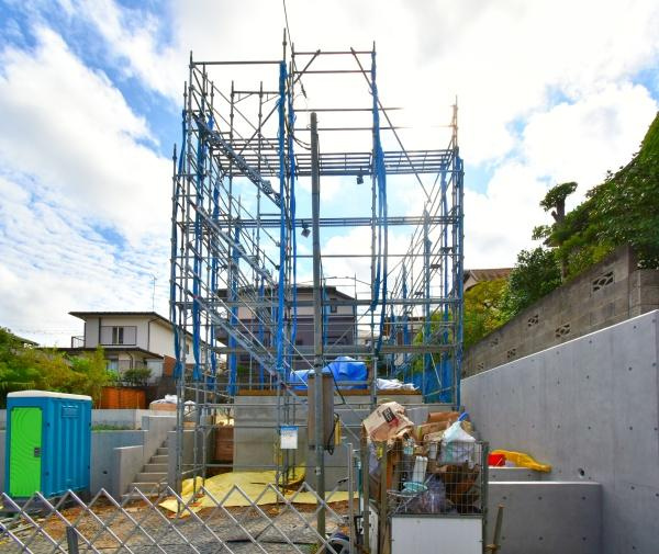 横浜市旭区万騎が原の新築一戸建の前面道路含む現地写真|現在建築中ですが、住環境を現地にてご確認下さい！
周辺環境も合わせてご案内させて頂きます！