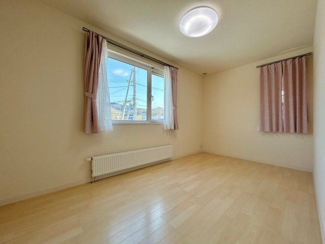 石山1条8丁目の洋室