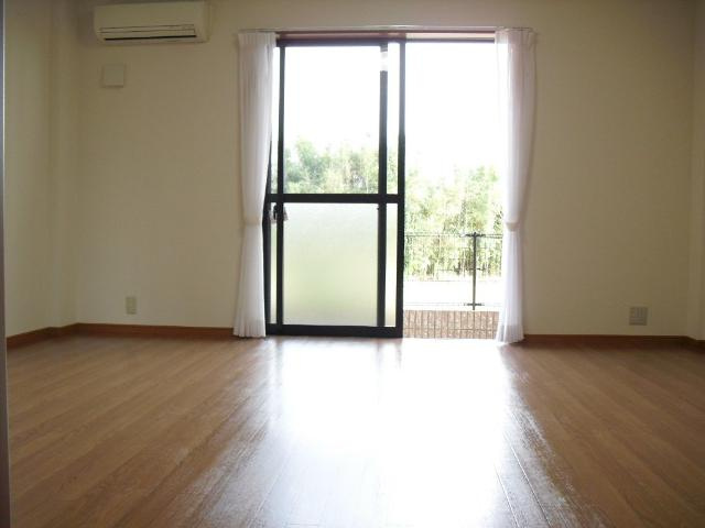 ファームハウス・ヒーローの居間・リビング|洋室