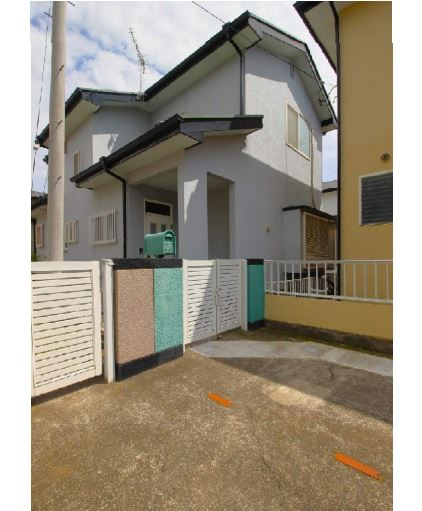 玉村町上茂木　中古830の駐車場