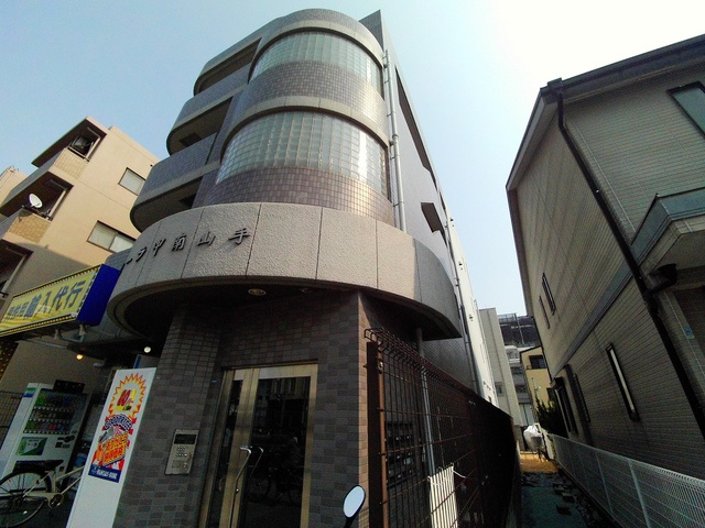 フローラ甲南山手の外観